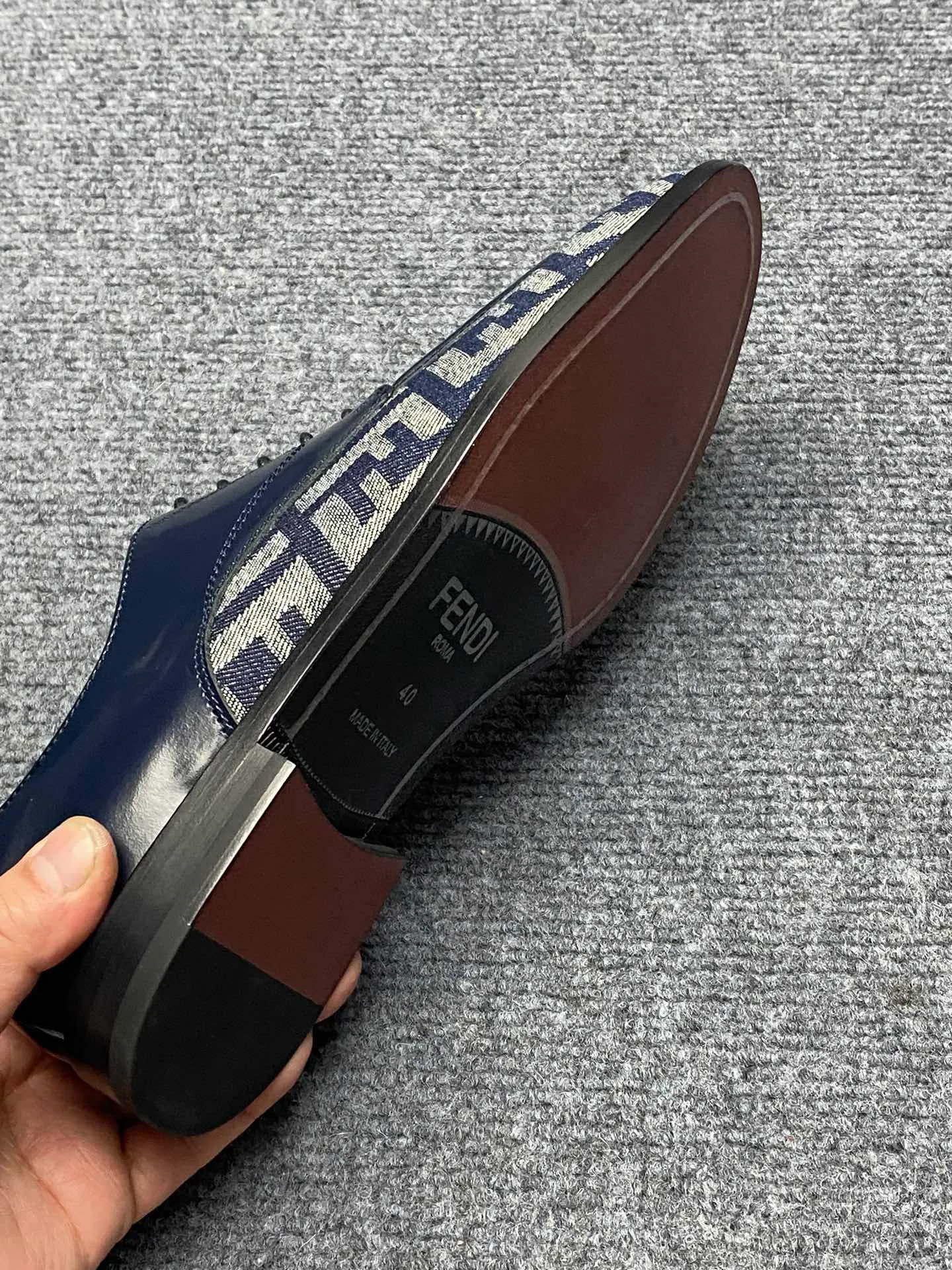 Factory price 960FENDI Fendi men's breathable and comfortable leather shoes. Original development. The leather outsole is made of leather. Counters copy one to one. Imported counter cowhide. Imported water dyes cattle. 38 to 44. (45.46. can be ordered. 47.